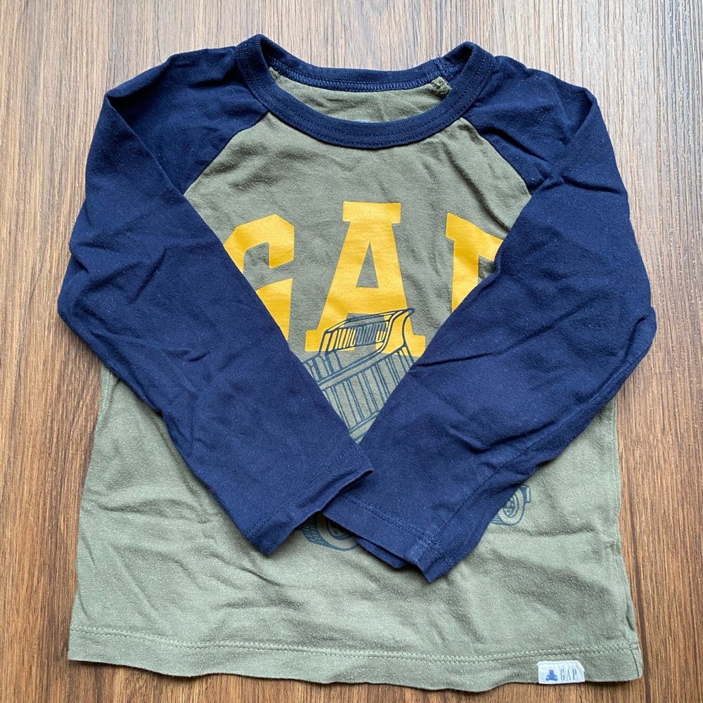 3/$15 GAP | Long Sleeve Graphic Tee